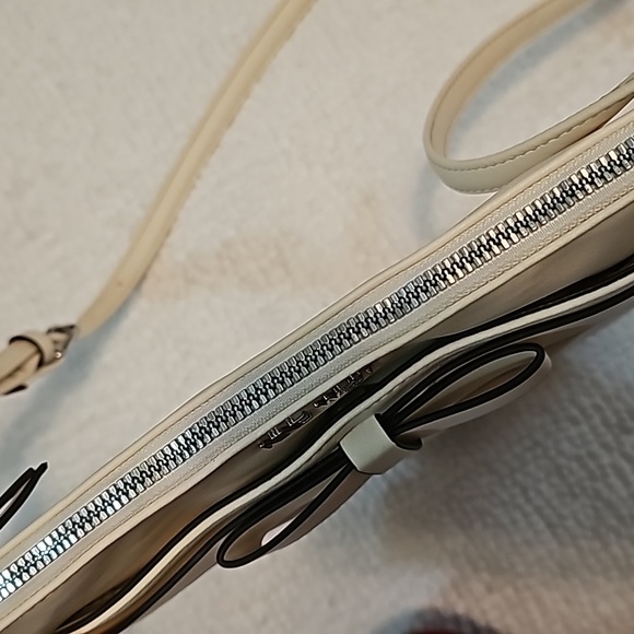 NWOT Nine West crossbody bag, not sure if it's authentic so price shows. - Picture 5 of 9
